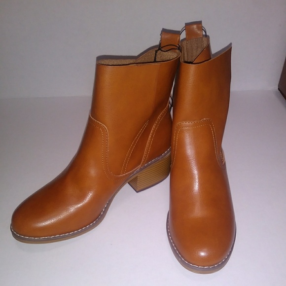 NWT Boots - Picture 4 of 8